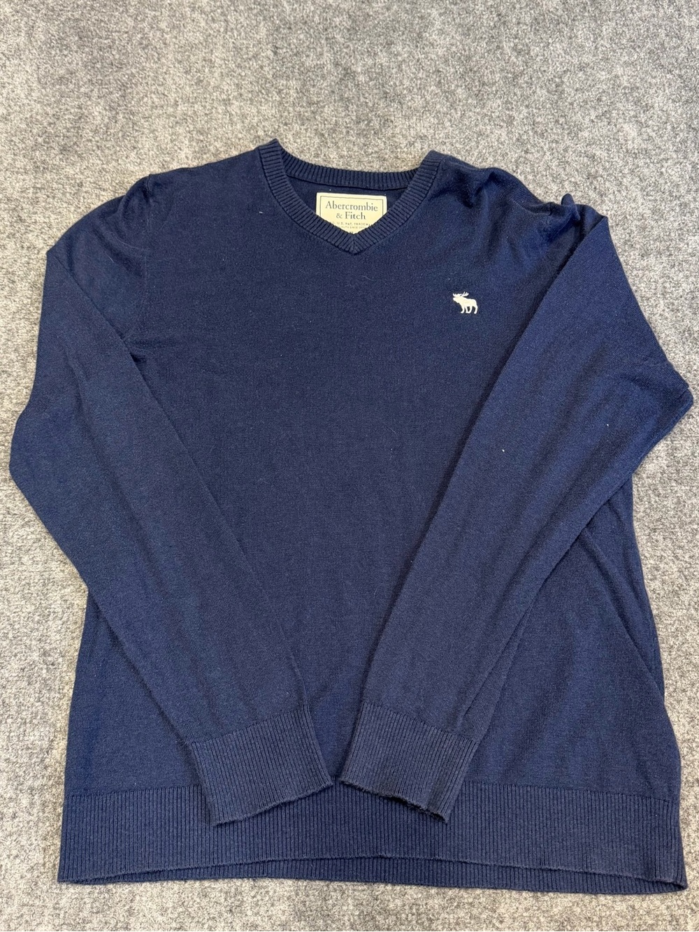 Abercrombie & Fitch Men's Navy V‑Neck Pullover Sweater